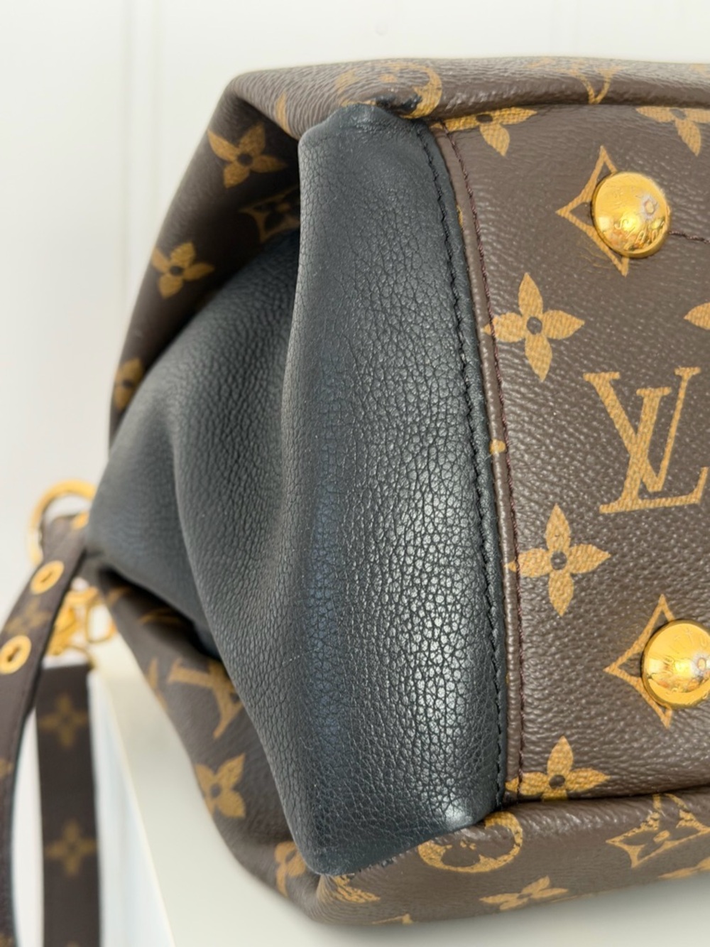 Authentic Louis Vuitton Pallas Tote - Picture 12 of 16